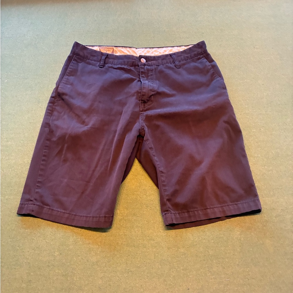 Volcom Men's Black Flat Front Chino Shorts 33 waist good used